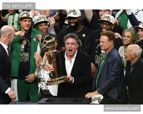 凯尔特人内部矛盾激化球队核心与主教练爆发激烈争执引发关注